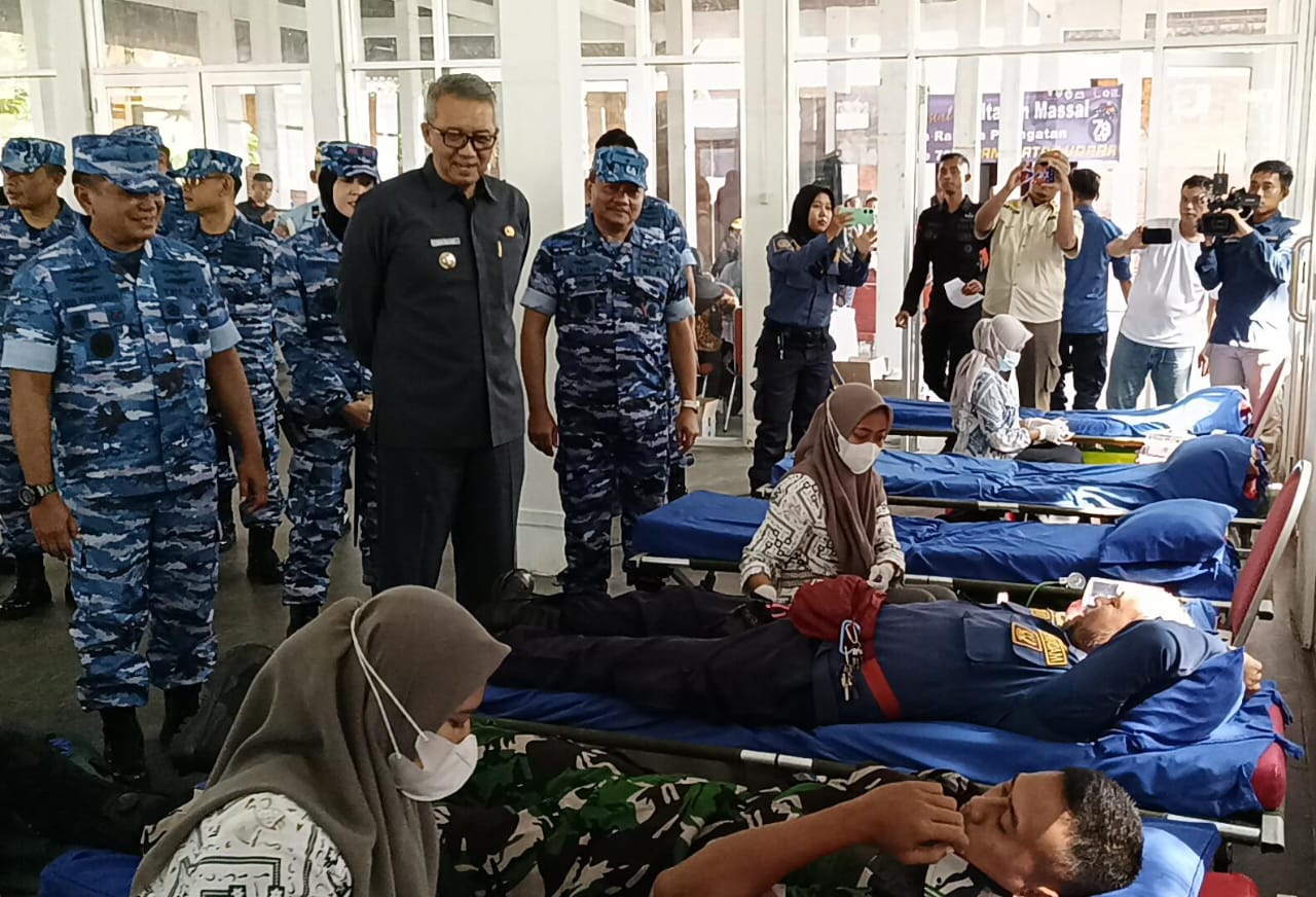 Isi HUT TNI AU Ke-78, Ribuan Warga Cirebon Ikuti Pengobatan Gratis dan ...