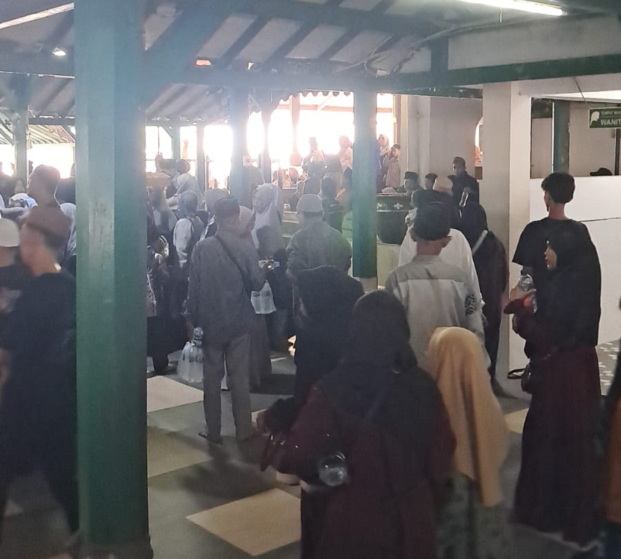 Suasana penziarah Banten Lama di Kecamatan Kasemen, Kota Serang/foto: Istimewa